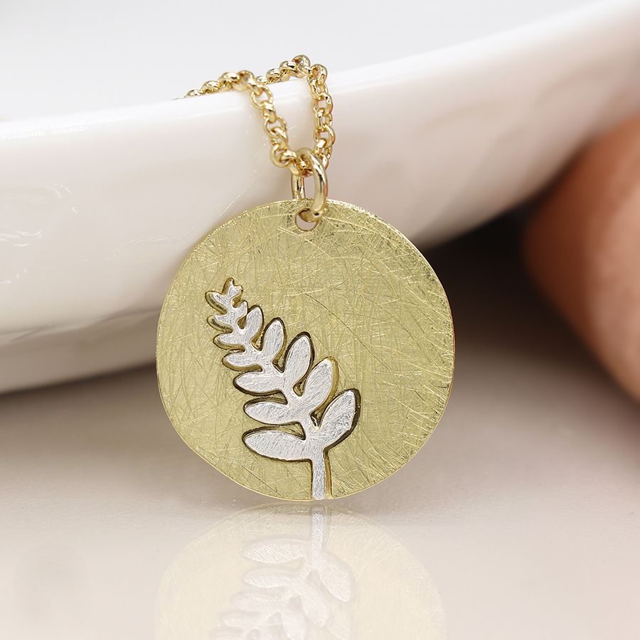 POM 04224 Faux gold scratched disc necklace with silver plated fern inlay