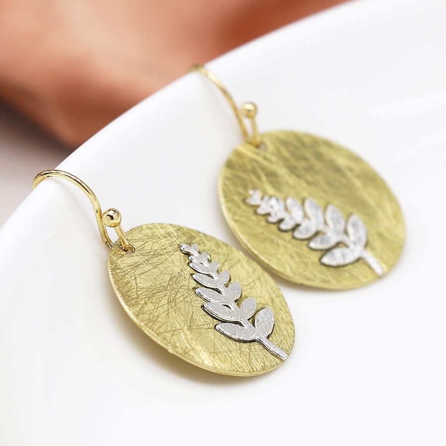 POM 04225 Faux gold scratched disc earrings with silver plated fern inlay