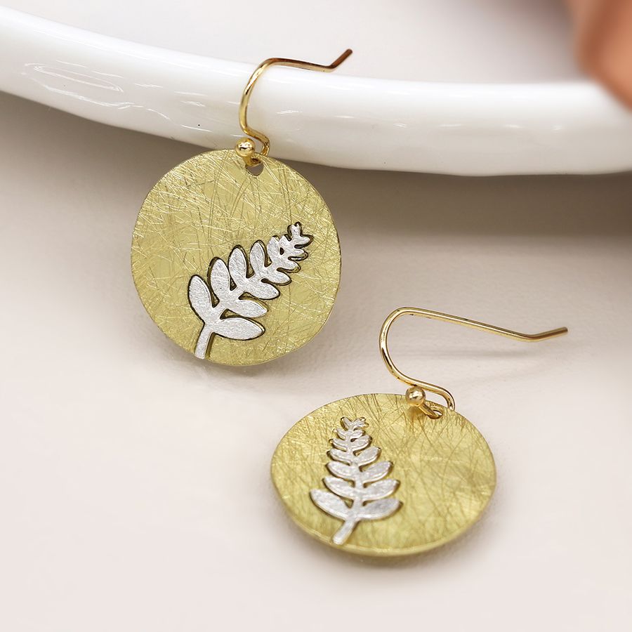 POM 04225 Faux gold scratched disc earrings with silver plated fern inlay