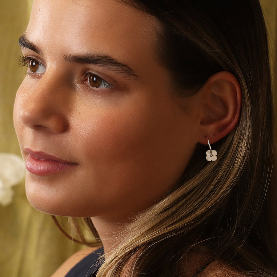 Silver plated c-hoop quatrefoil earrings  04410