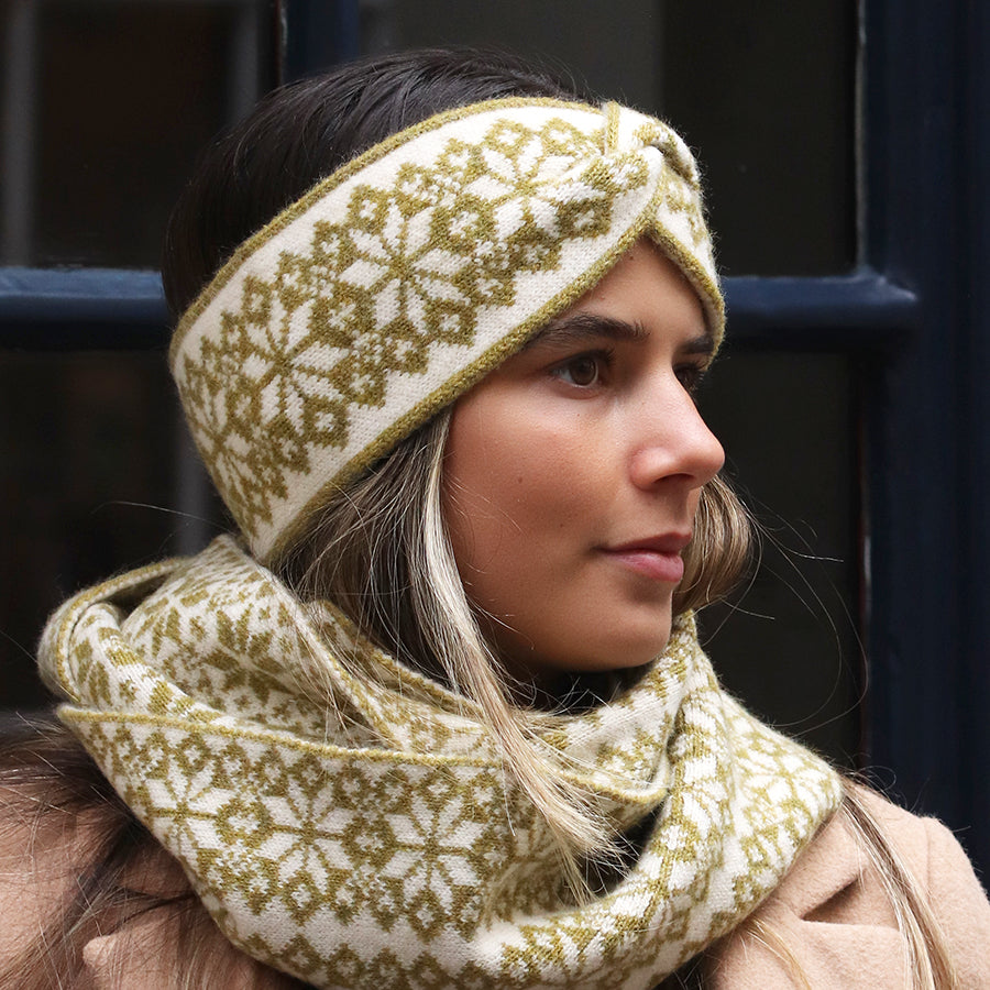 POM Olive and cream mix starflower knit headband 40696