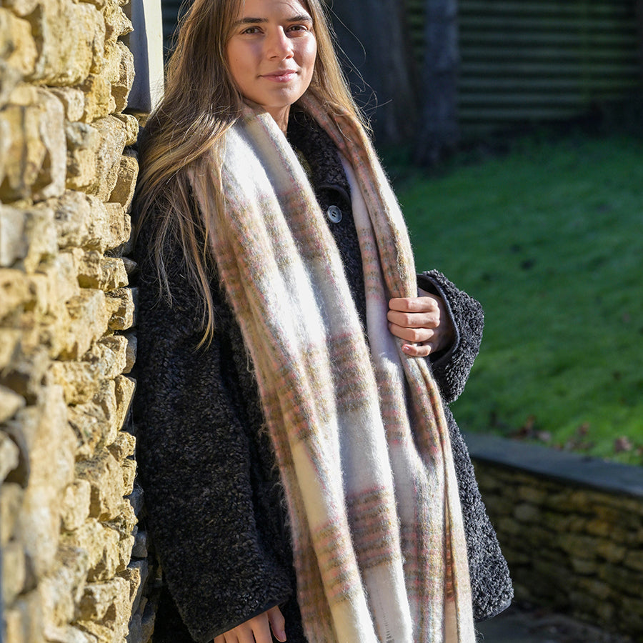 POM Beige mix fluffy check scarf 53091
