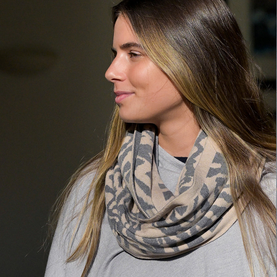 POM Animal Print Fine Knit Oatmeal/Grey Snood Scarf 53096
