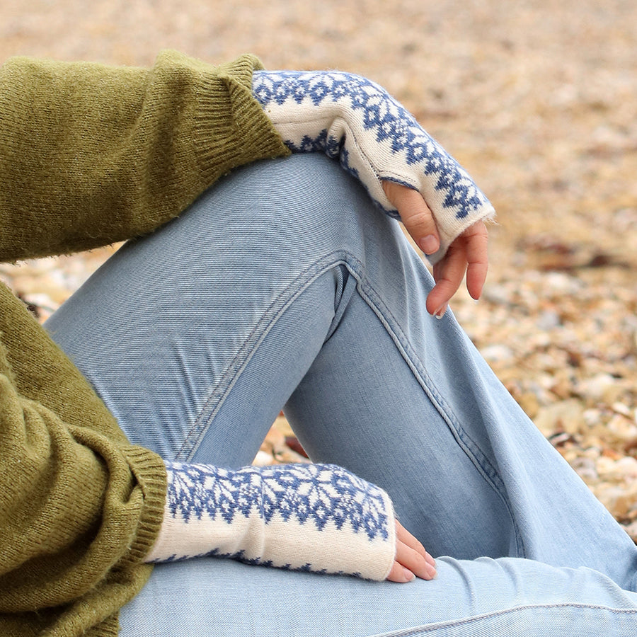 POM Wool Blend Scandi Wrist Warmers Navy/Cream Mix 90267
