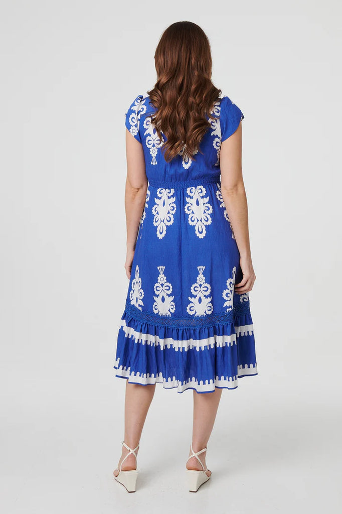 Stella Morgan Ikat Print Cap Sleeve Midi Dress in BLUE
