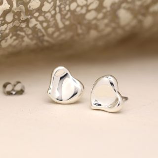 POM Silver plated wavy surface heart stud earrings 04052