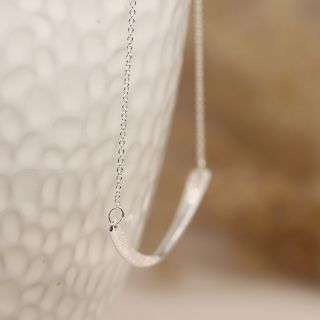 POM Silver plated necklace with a swoop pendant 04062