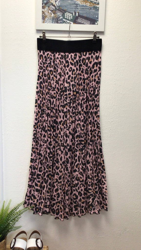 Pink pleated leopard outlet print skirt